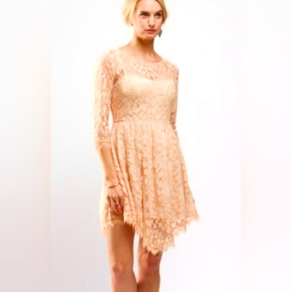 Free People Free People Pink Sand Leaf Motif Lace Dress w Dipped Scalloped Hem - Picture 4 of 9
